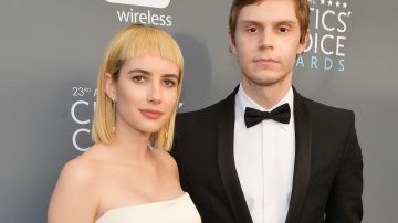 Emma Roberts y Evan Peters