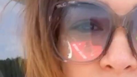 Adamari López en sexy traje de baño.