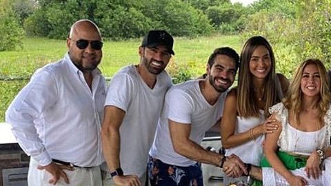 Héctos Sandarti junto a sus ex compañeros de 'Un Nuevo Día'