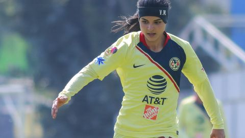 La futbolista interactúa con sus fans durante la cuarentena.