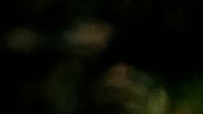 Un trabajador retira desechos de un hospital en Managua.