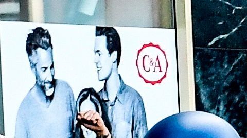 Berlin (Germany), 09/05/2020.- Right wing protestors attack police officers during a gathering on the Alexanderplatz in Berlin, Germany, 09 May 2020. According to a spokesperson of the Berlin police a group of people moved from the surrounding of the so-called 'hygiene demonstration' at the Volksbuehne at Rosa-Luxemburg-Platz to Alexanderplatz. As moving in bigger groups still is prohibited due to the covid-19 security measures police started detaining participants at Alexanderplatz. The motivation of the people to gather was unclear. (Atentado, Protestas, Alemania) EFE/EPA/FILIP SINGER