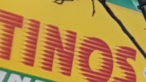 Ignacio Pérez, residente del Barrio de Las Empacadoras, realizó un envío de dinero a Michoacán, México. (Belhú Sanabria / La Raza)