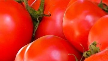 La passata es un puré de origen italiano para el que solo necesitas tomate, sal y albahaca.
