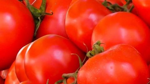 La passata es un puré de origen italiano para el que solo necesitas tomate, sal y albahaca.