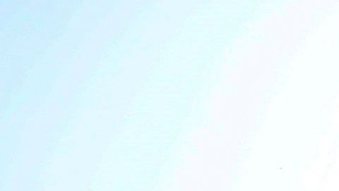 AME7017. TEGUCIGALPA (HONDURAS), 01/05/2020.- Un hombre camina este viernes frente al portón principal de la Universidad Nacional Autónoma de Honduras, que se encuentra cerrada dadas las medidas contra la pandemia COVID-19, en Tegucigalpa (Honduras). El cierre de los centros educativos y el confinamiento por el coronavirus han provocado que al menos la mitad de los 2,9 millones de alumnos en Honduras no reciba clases, principalmente los del área rural, porque no tienen un ordenador, ni internet, para llevar las clases a distancia. EFE/Gustavo Amador