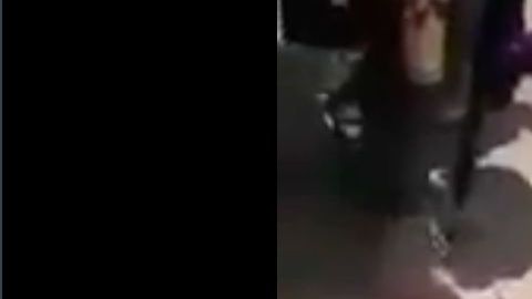 VIDEO: Narcos profanan cadáveres de rivales y simulan que 2 le practican sexo oral a otro