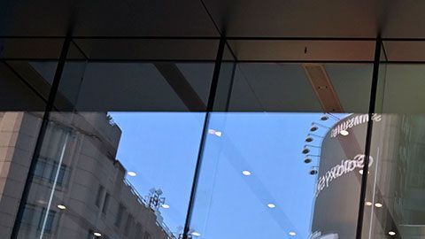 Apple no permite que se vendan apps para sus productos fuera de su App Store, por lo que se le acusa de prácticas monopólicas.