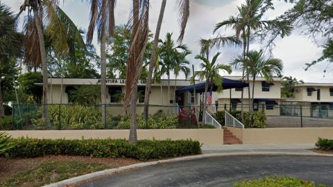 Vista exterior del Aventura Learning Center, la escuela que quiere reabrir en Miami.