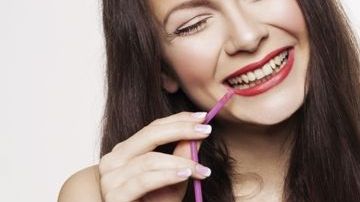 Los batidos o jugos de frutas y vegetales ricos en antioxidantes y fitonutrientes son excelentes para la piel, el cabello, los ojos, los dientes y resto del cuerpo.