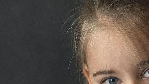 La ciencia explica que es más probable que mamá entienda qué le pasa a su hija cuando tiene un problema, porque podría imaginarse a misma en los zapatos de su pequeña.