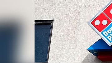 También le dieron una tarjeta de regalo más de $100 dólares para toda la familia.