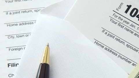 El cheque promedio recibido por los californiados fue de $2,379./Shutterstock