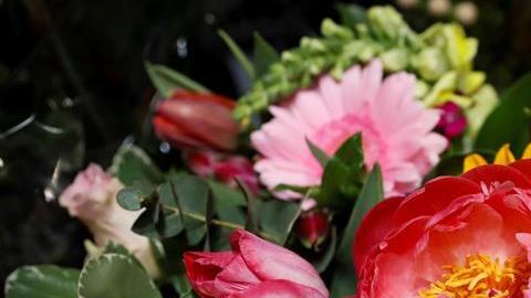 Cierran florerías para evitar aglomeraciones.