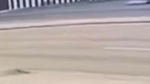 Imagen de la cámara de seguridad que captó el momento del apuñalamiento.