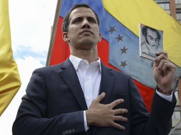 Guaidó invocó la Constitución para declararse presidente interino de Venezuela.