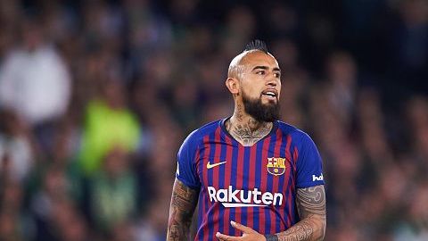 Arturo Vidal se desempeña actualmente como delantero del Barcelona