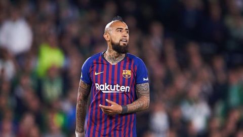 Arturo Vidal se desempeña actualmente como delantero del Barcelona