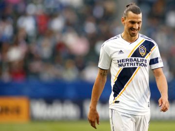 El sueco Zlatan Ibrahimovic marcó dos goles en la última edición del LAFC vs Galaxy LA.