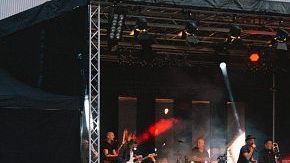 Los eventos masivos a bordo del auto únicamente permiten a dos personas como máximo por vehículo.