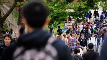 Las encuestas políticas muestran la creciente importancia de la educación en la mente de los votantes, especialmente en los sectores más marginados de la sociedad norteamericana.