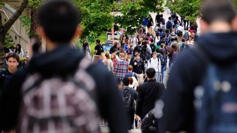 Las encuestas políticas muestran la creciente importancia de la educación en la mente de los votantes, especialmente en los sectores más marginados de la sociedad norteamericana.