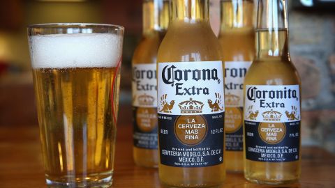 La compañía de distribución cuenta con un inventario de cerveza para 70 días.