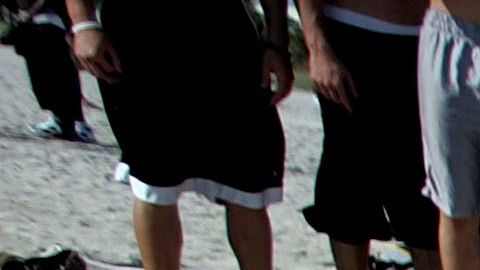 Varios turistas disfrutando del Spring Break en Miami Beach.