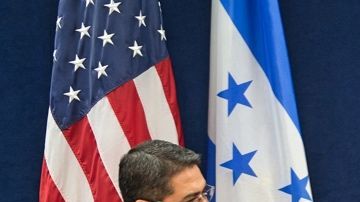 Juan Orlando Hernández y Mike Pence