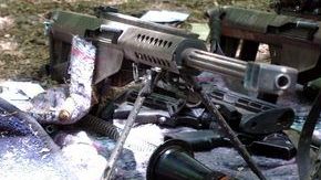 Arsenal incautado en 2010 en un campo de entrenamiento de Los Zetas en Nuevo León.