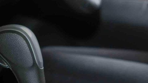 Es importante saber cómo usar el freno de mano para conducir sin riesgos.