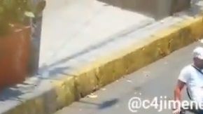 El ladrón se arrojó de la unidad tras ser herido de bala.