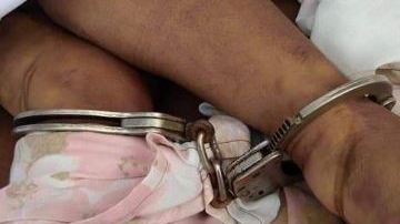 Familiares de Luis aseguran que estaba esposado en el ataúd.