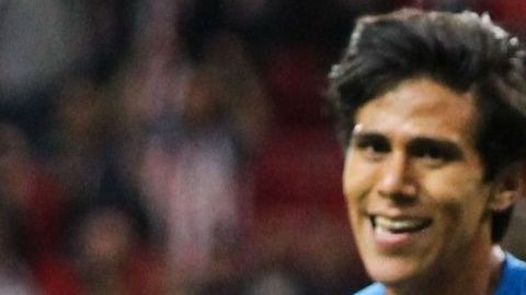 Macías y Giménez comandarán el ataque en el partido.