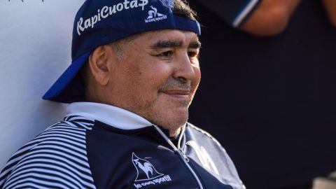 maradona esconde algo en la banca