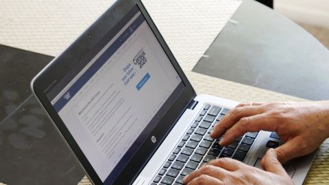 Sólo el 67% de los latinos tiene acceso a internet en casa, según la Liga de Ciudadanos Latinoamericanos Unidos.