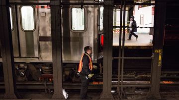 Los casos de personas en los rieles causan grandes demoras en el Subway.