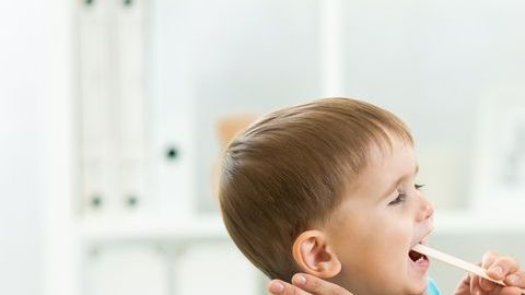 niño-dolor-garganta-faringitis