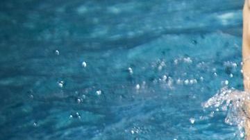 Lo creas o no, los grandes cuerpos de agua representan un riesgo casi nulo de contraer coronavirus, porque el gran volumen de agua diluye el virus. 