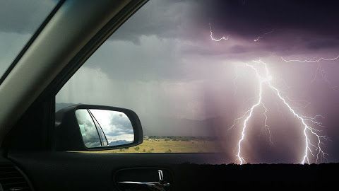 Aunque hay quien asegura que el auto es el lugar más seguro durante una tormenta, hay caso s que han demostrado lo contrario.