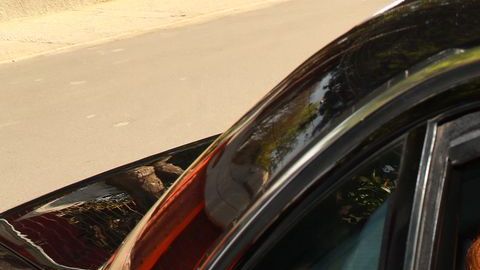 Silvia Pinal al salir del hospital.