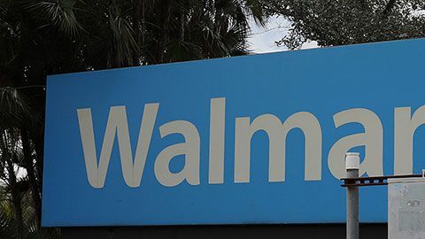 La gente empezó a comprar más estas cosas conforme fueron recibiendo el dinero de apoyo.