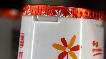 Fíjate bien en el tipo de yogur que tienes, pues eso influye mucho en su fecha de caducidad.