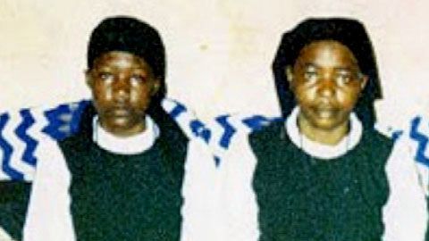 Los líderes de la secta prendieron fuego a la iglesia con más de 700 personas adentro.