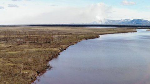 112705071_hi061775136