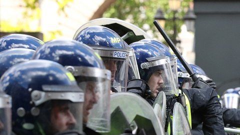 112887879_policeareconfrontedbyprotestersinwhitehallnearparliamentsquarepa-2