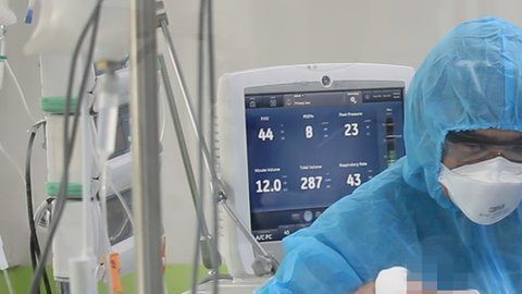 Stephen Cameron estuvo 68 días conectado a un respirador en un hospital de Vietnam.