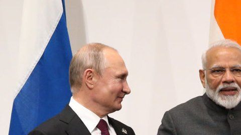 Vladimir Putin (izq.), Narendra Modi (centro) y Xi Jinping.