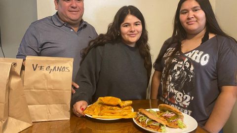 Mario Cárdenas y sus hijas Madai yValeria crearon Tamales El Plebe. (Cortesía Mario Cárdenas)