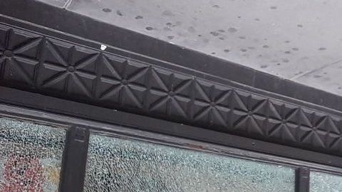 Destrozos en 5ta Av y Broadway, lunes 1 de junio